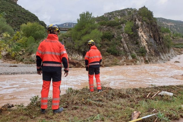 Bombers buscan desaparecidos llevantada Catalunya Europa Press