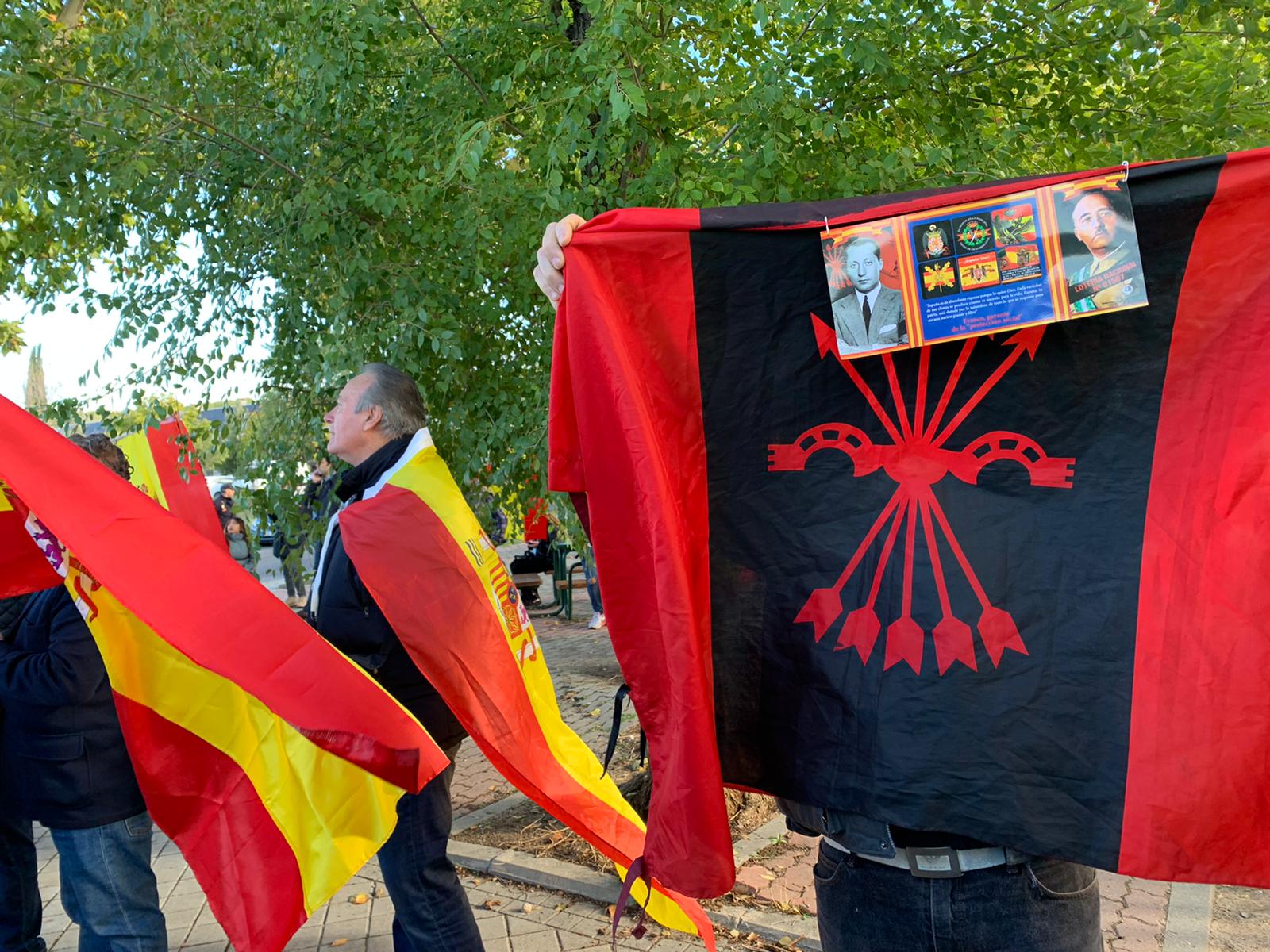 VÍDEO | Franquistas esperan al dictador con gritos de "Arriba España otra vez"