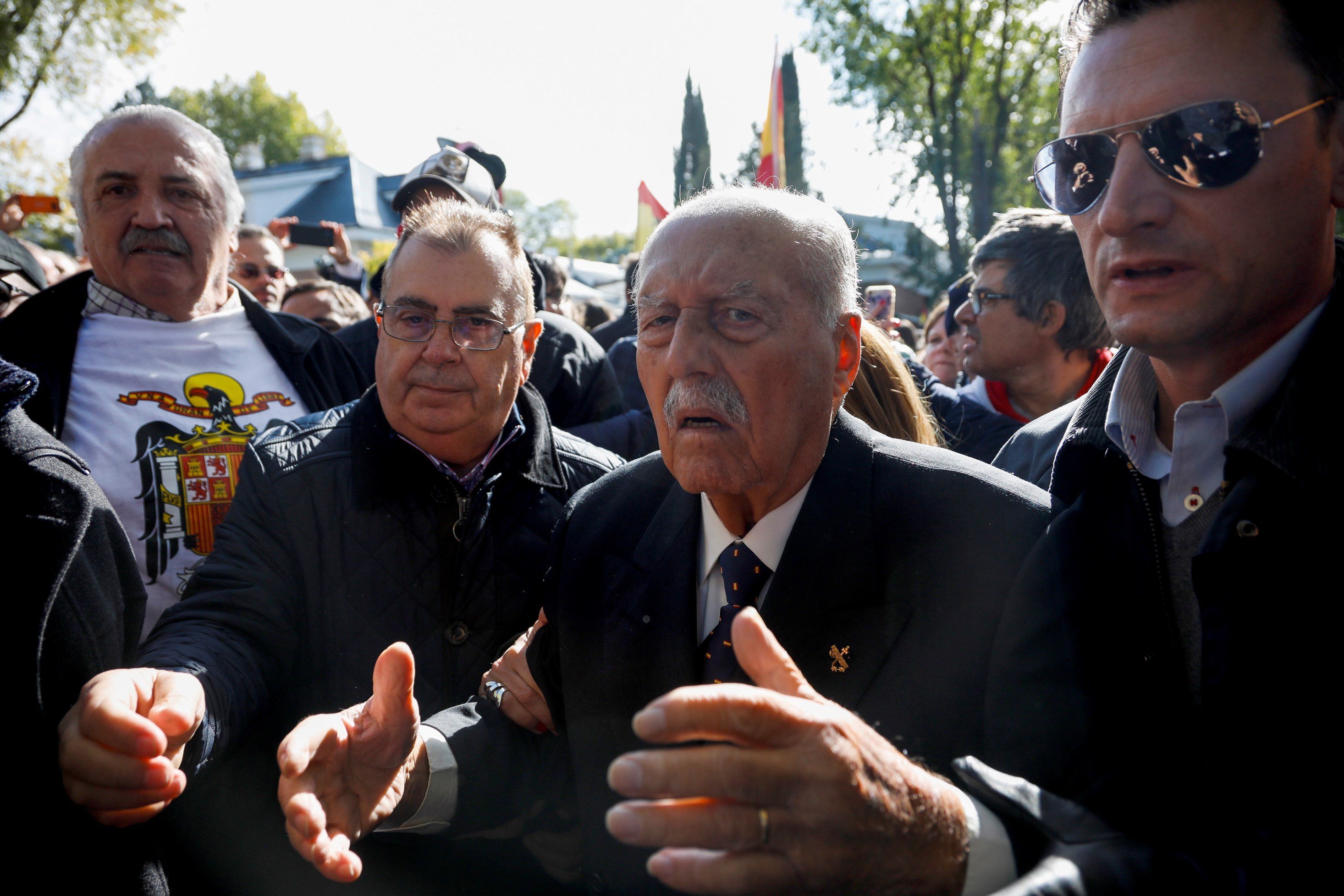 VÍDEO | L'arribada del colpista Tejero a les portes del funeral de Franco