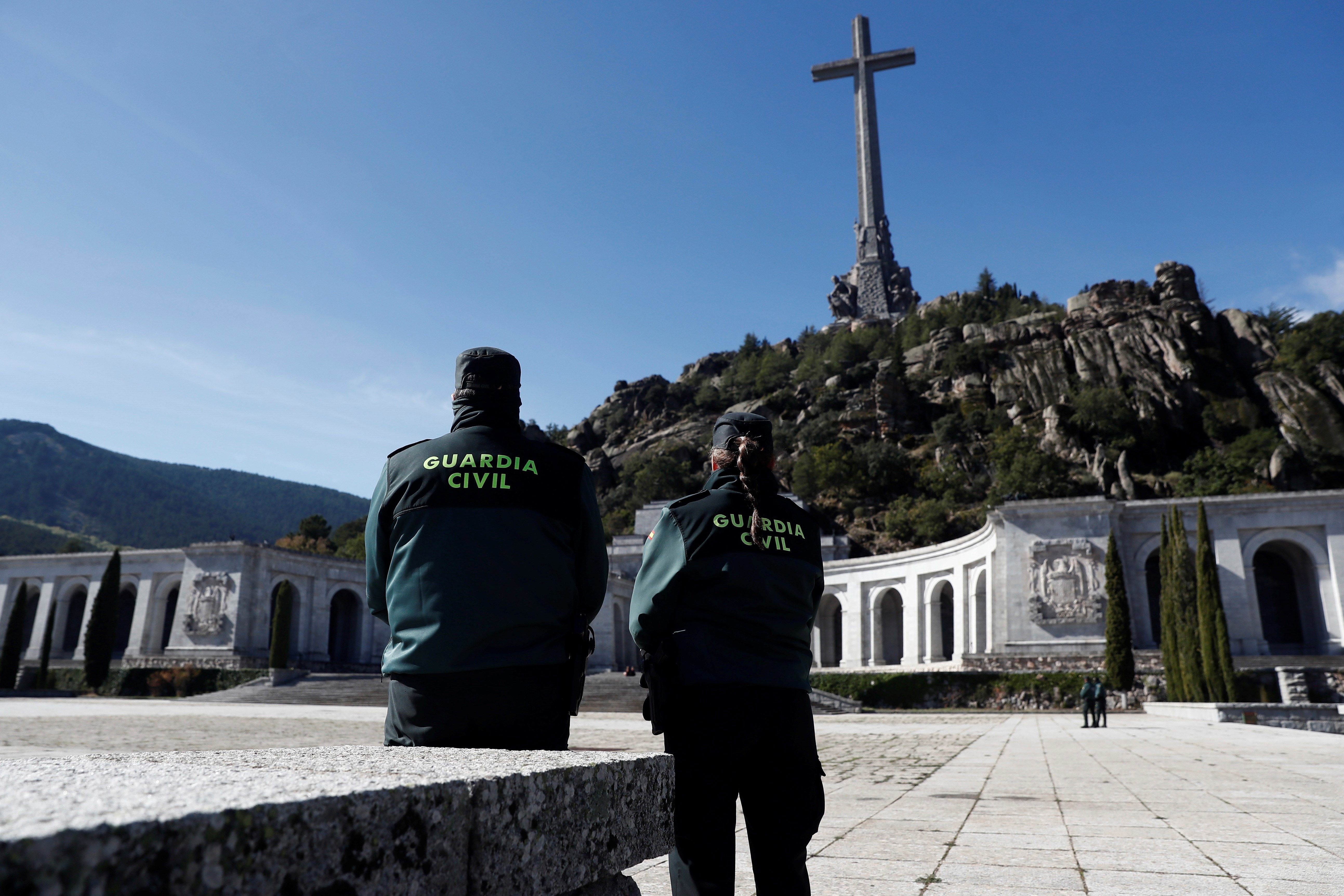 Guardia Civil vigila Exhumación Franco Valle de los Caídos EFE