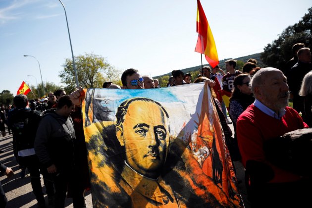 franquistas bandera valle EFE