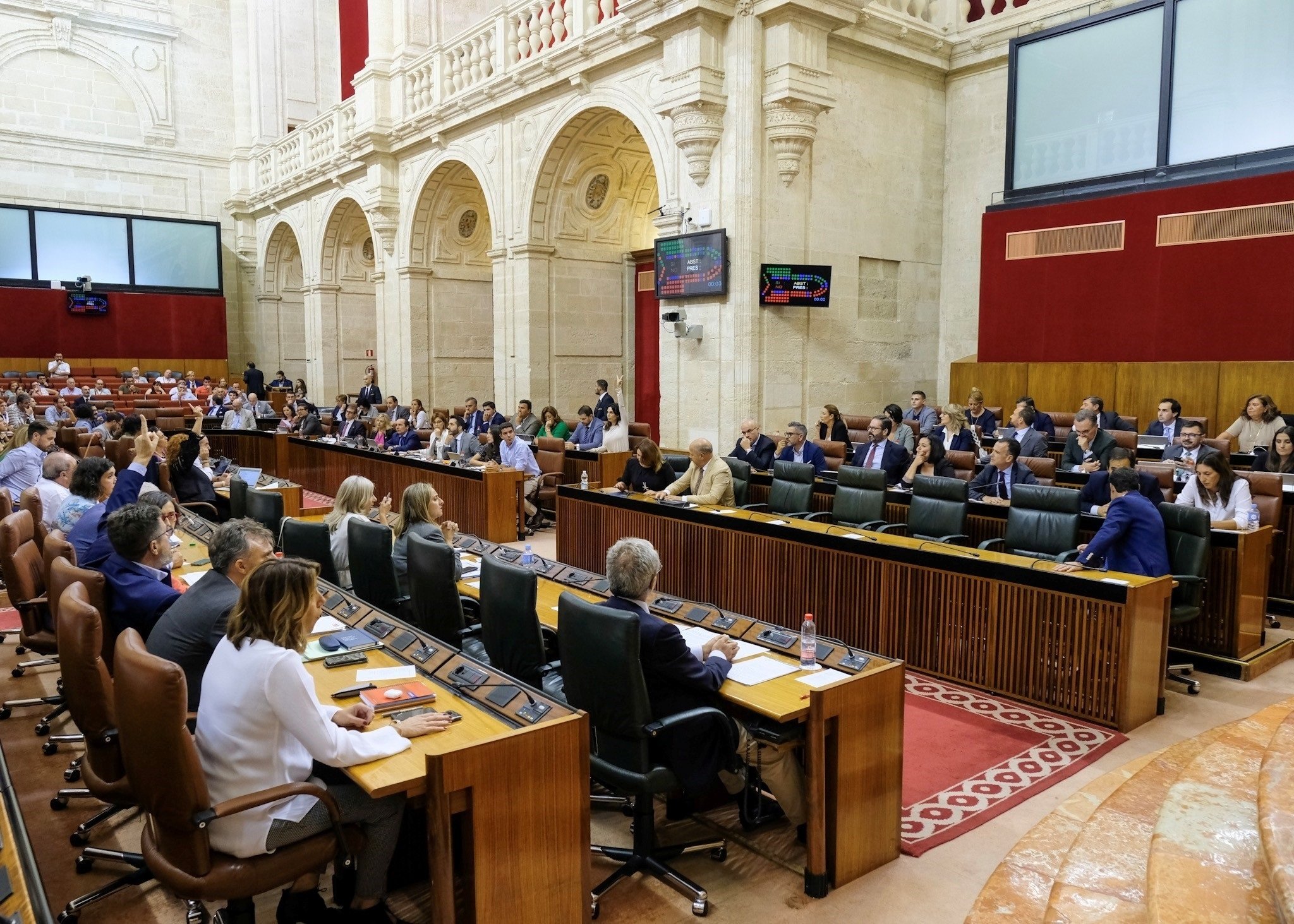 El Parlamento andaluz pide a Sánchez que envíe el requerimiento previo del 155 a Torra