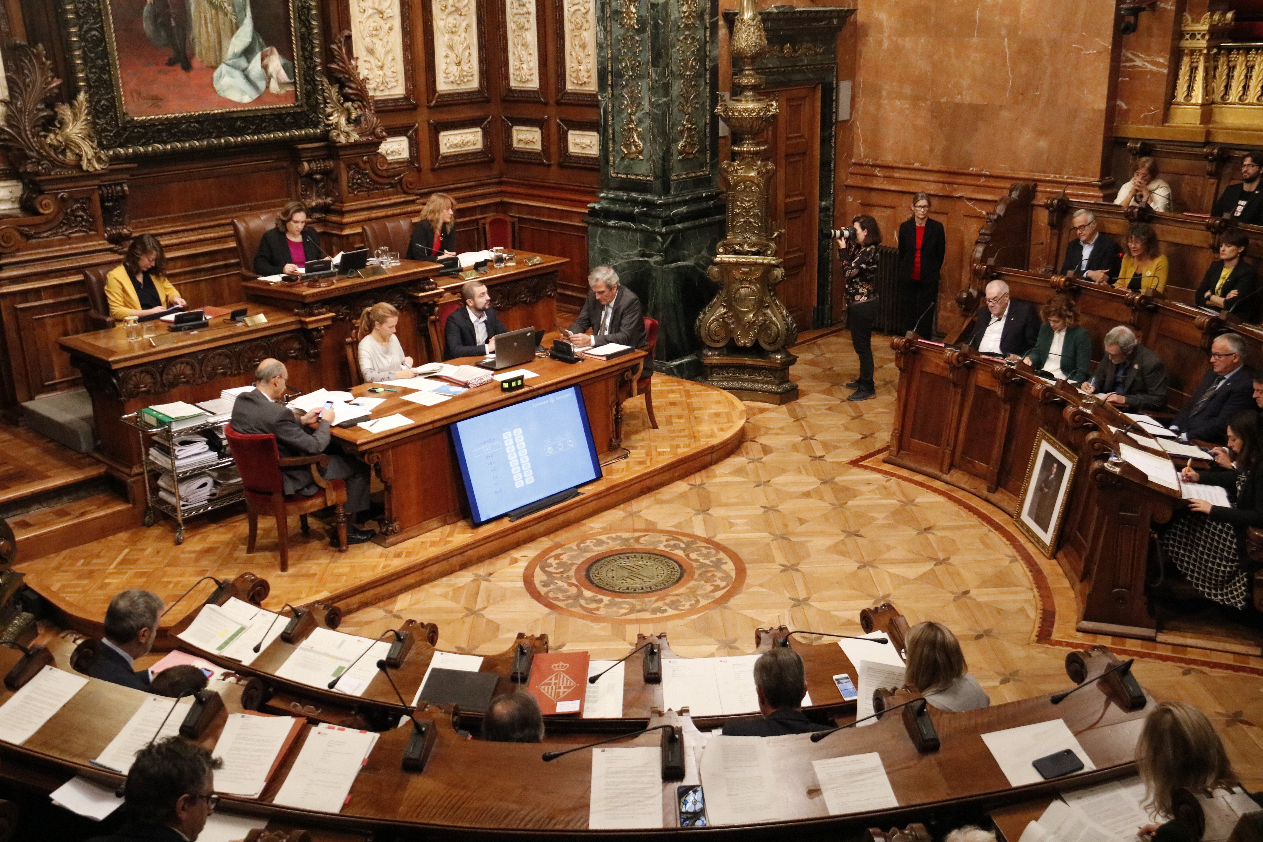 El Ayuntamiento de Barcelona rechaza la sentencia y pide la libertad de los presos