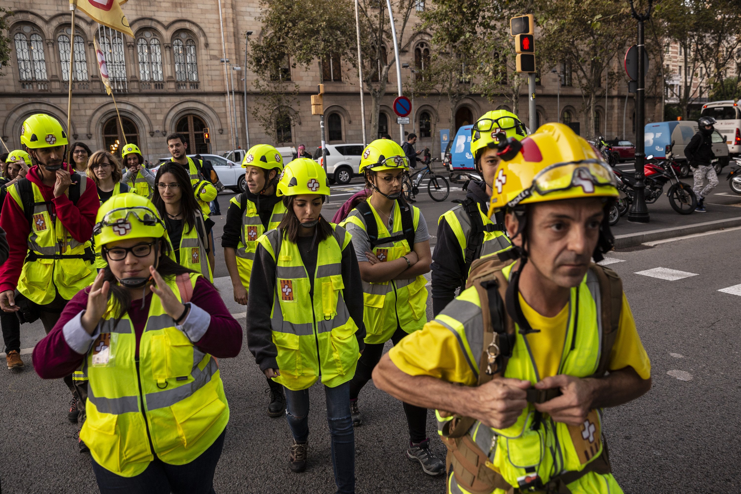 Herois entre trinxeres: "Hem atès ferides increïbles, posen els pèls de punta"