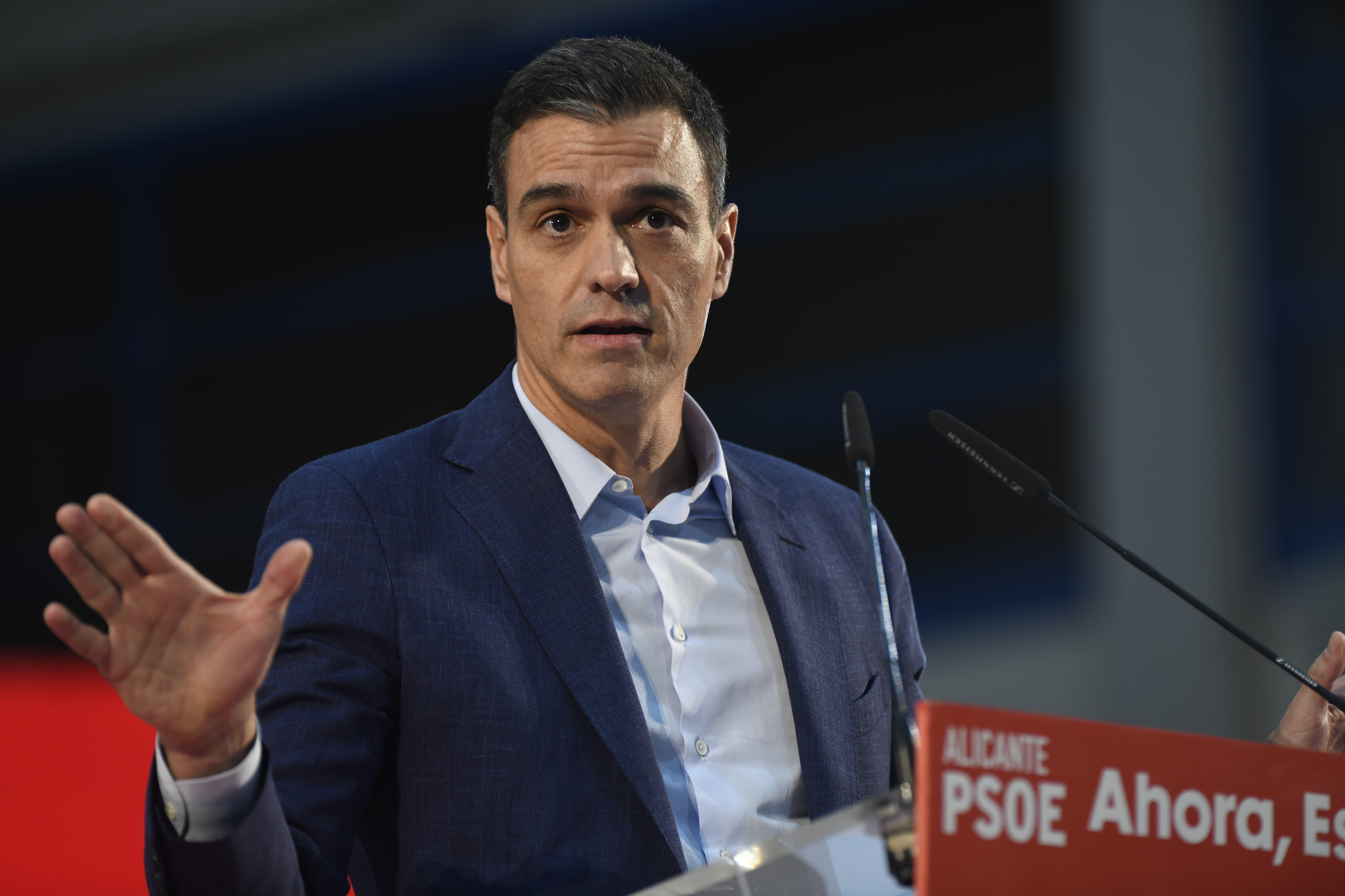 Sánchez rectifica de nuevo y rescata el federalismo para el programa electoral