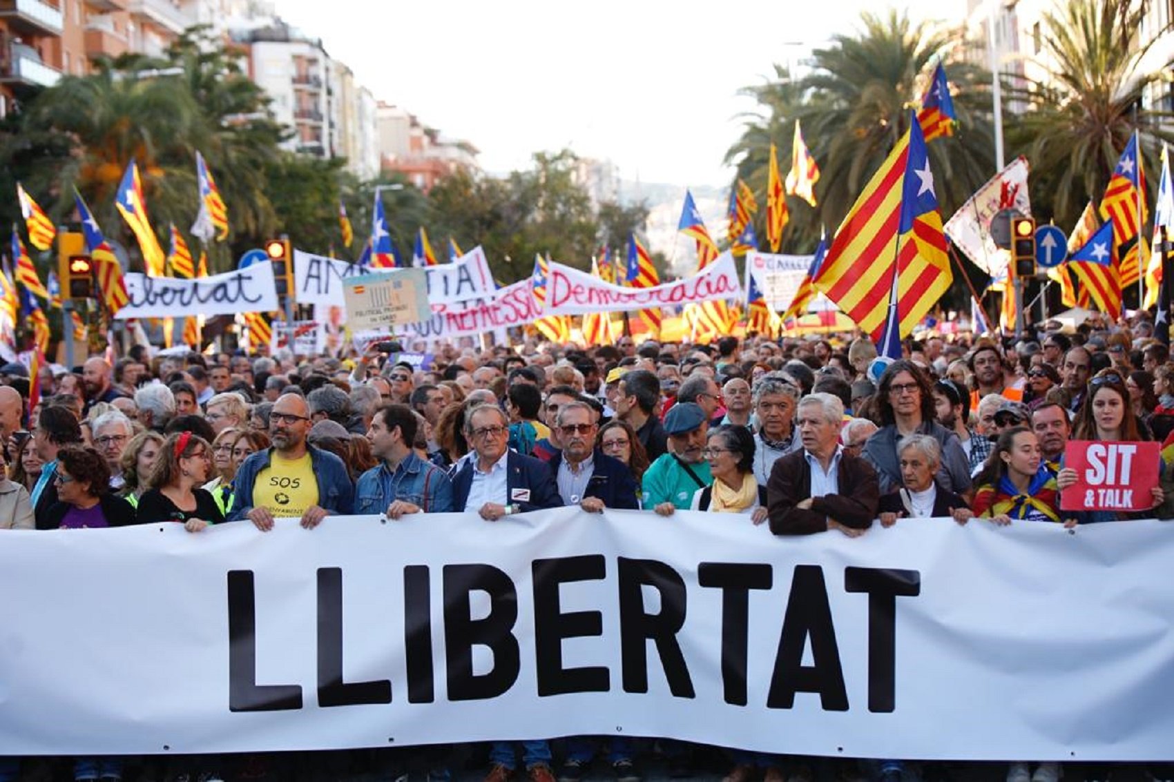 Barcelona clama por la libertad y contra la represión
