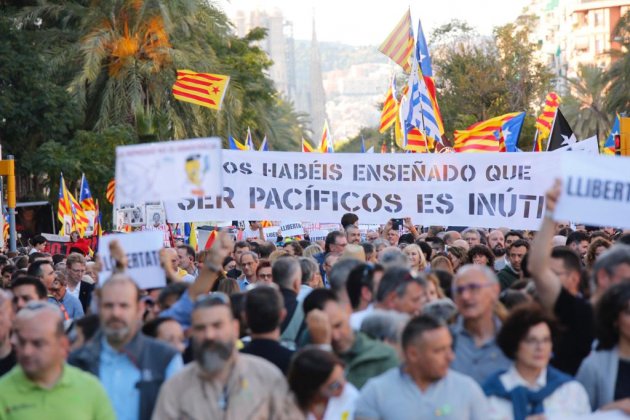 EL NACIONAL manifestació 26 O pancartes   Sergi Alcàzar