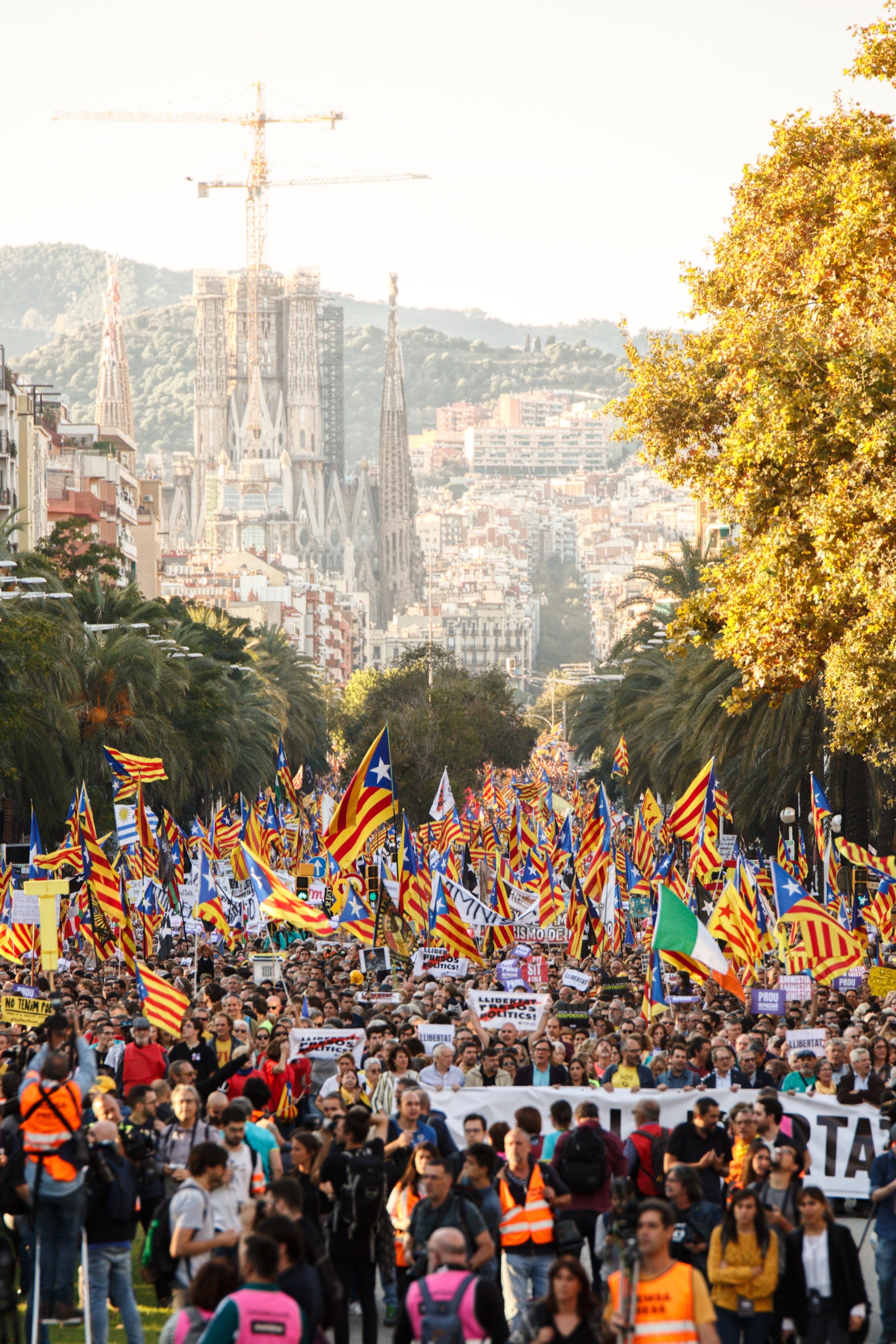 Hundreds of thousands call for "Liberty!" in new Catalan march against repression