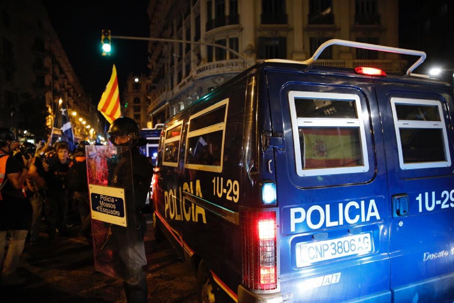 ELNACIONAL manifestación Via Laietana Policía Nacional bandera española 26 O Sergi Alcàzar