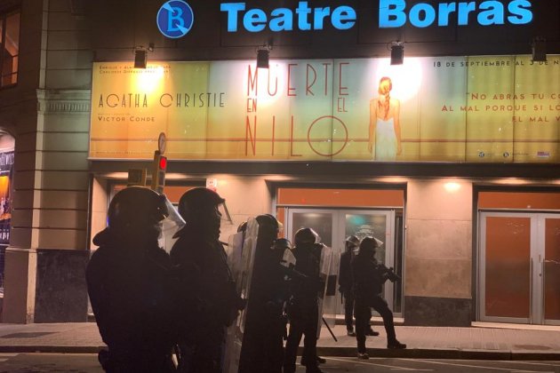 Teatre Borràs manifestació 26 O Via Laietana   Marta Lasalas