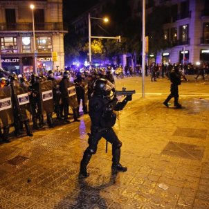 Condecoran a 430 mossos por la represión postsentencia