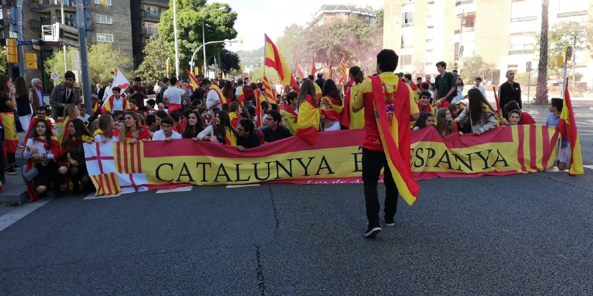 VÍDEO | “Sou espanyols i ho sabeu”, així increpen els espanyolistes als independentistes