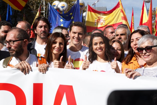 manifestacio espanyolista unionista ciutadans anna grau mireia comas