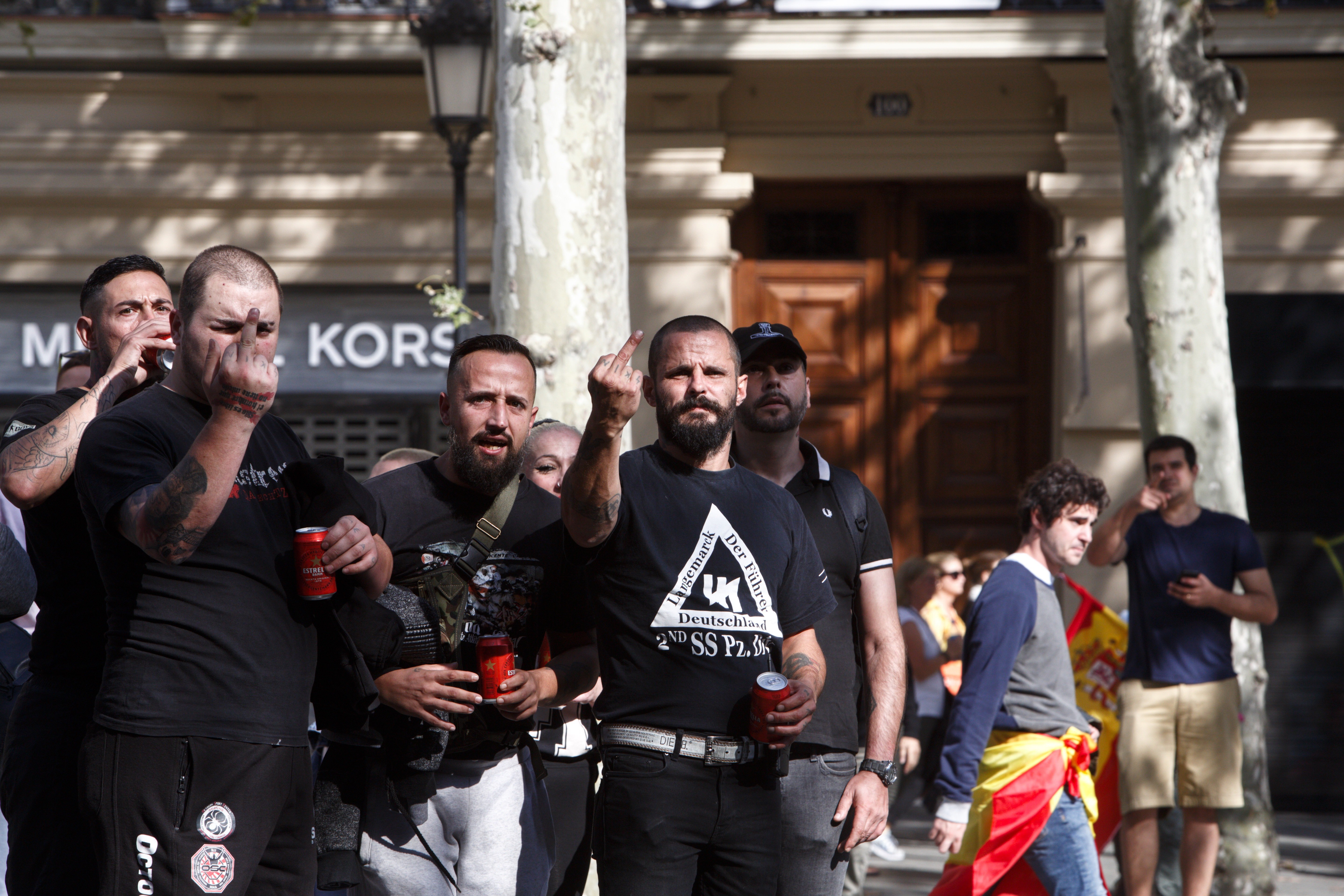 VÍDEO | L'extrema dreta es deixa veure a la manifestació unionista