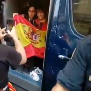 VIDEO | Alternative uses for Spanish police vans: mobile photobooths