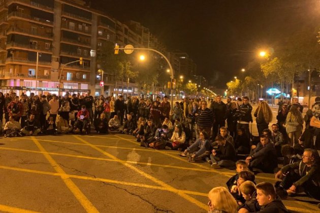 manifestantes cortan meridiana Marta Lasalas (3)