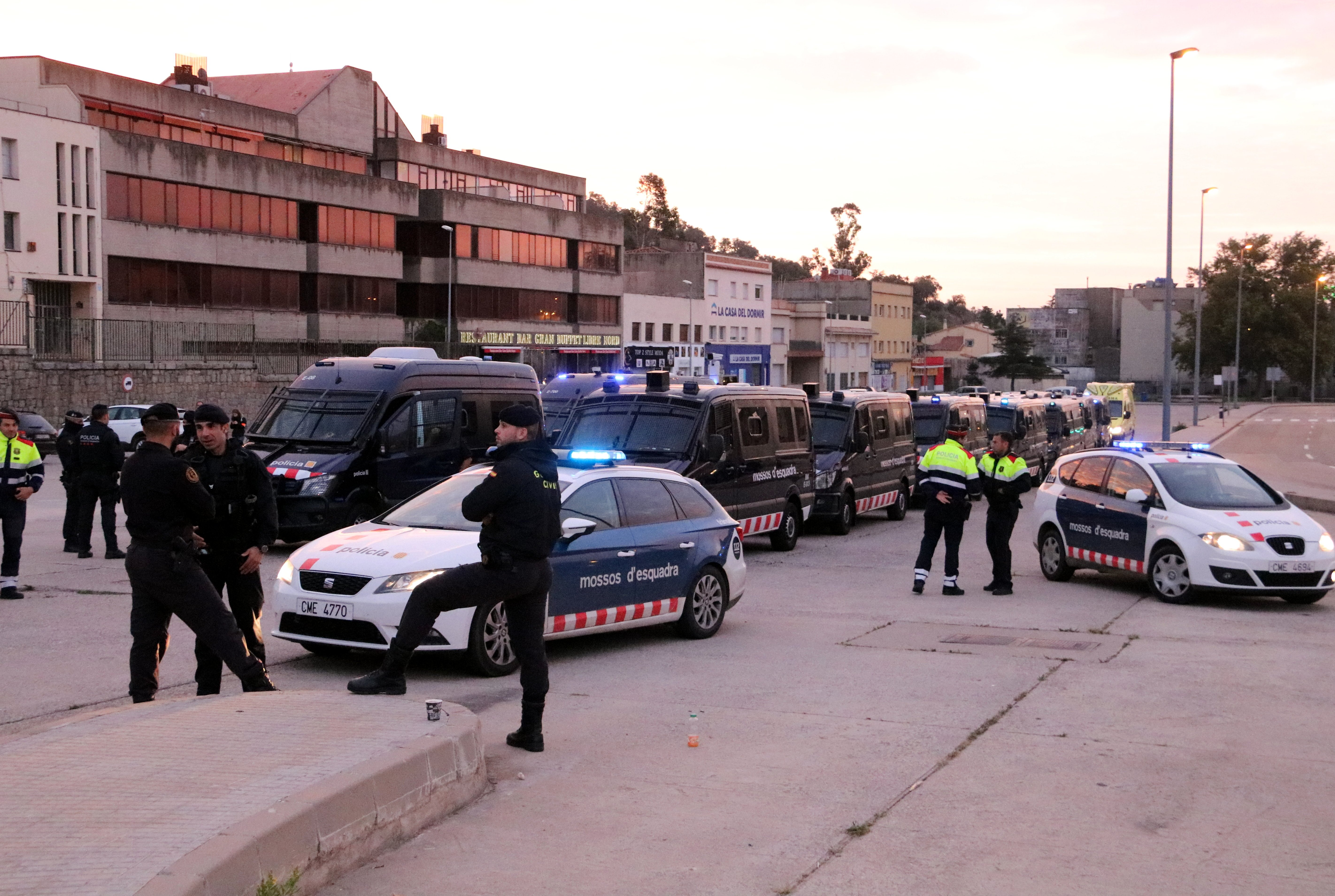 Amplio dispositivo policial en la Jonquera por la convocatoria a cortar de los CDR