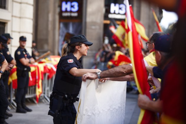 policía española manifestacio unionista mireia comas 1