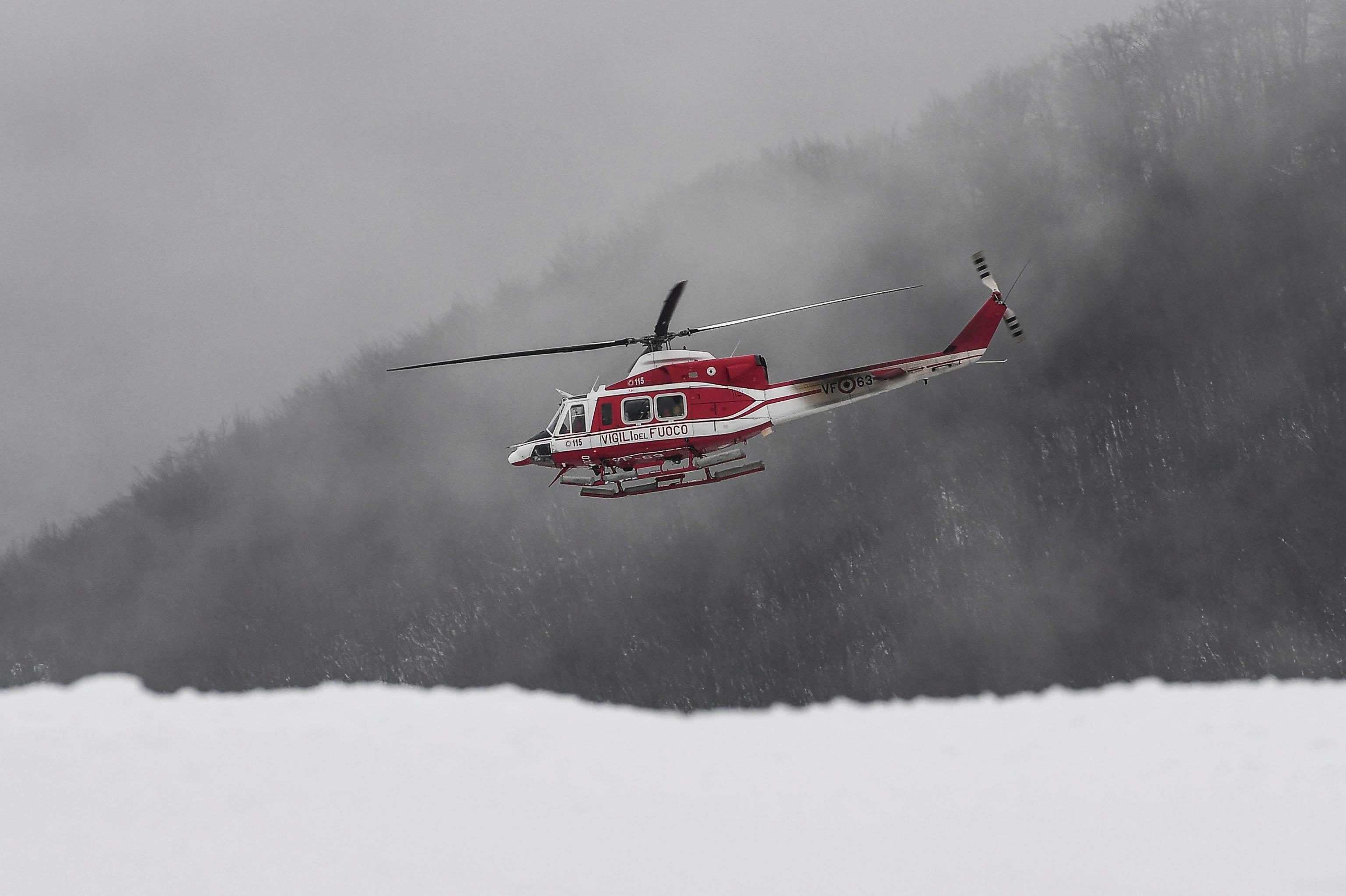 Rescatan a cuatro supervivientes y dos cadáveres en el hotel de Italia