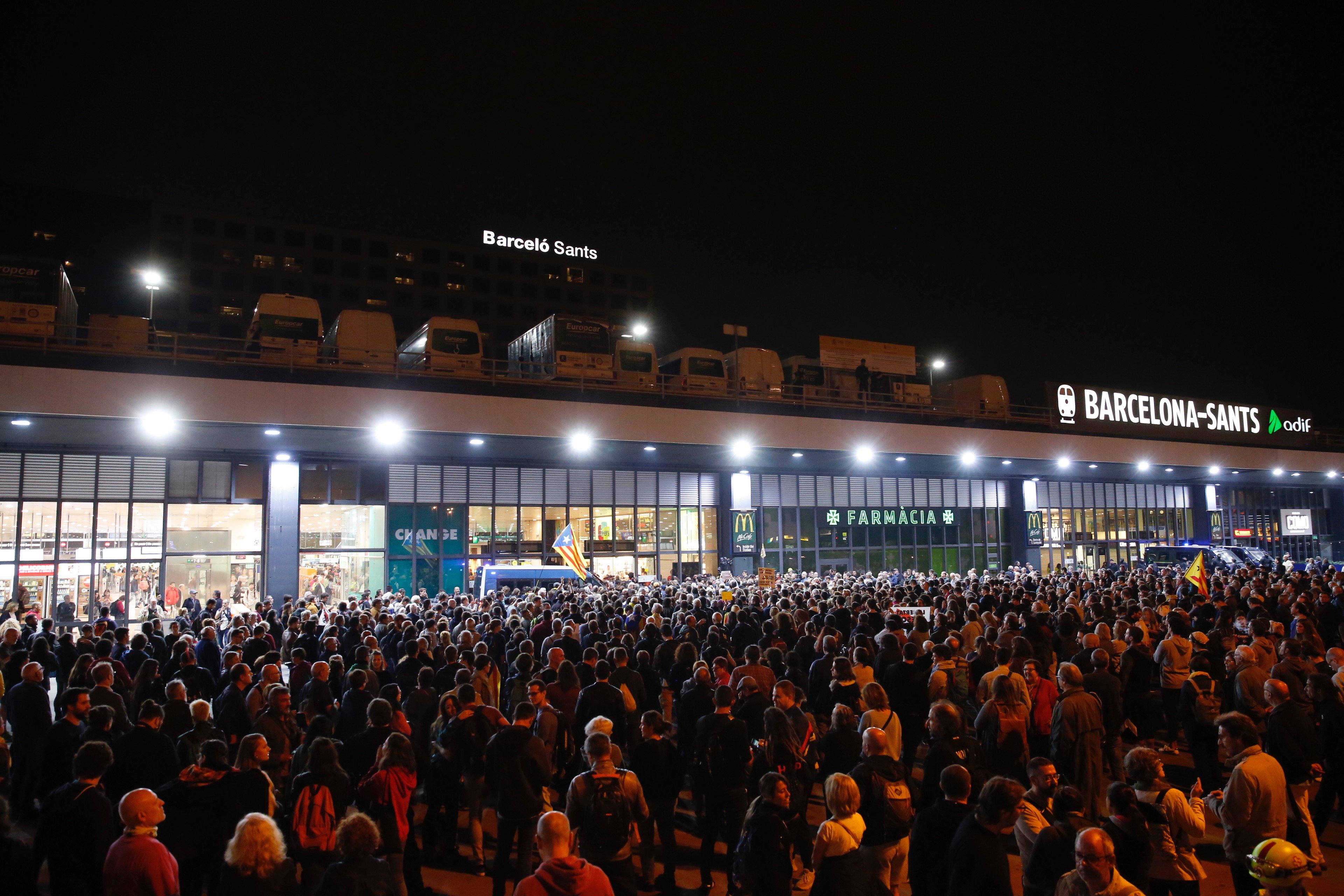 New CDR protest blocks access to Sants, Barcelona's largest rail station