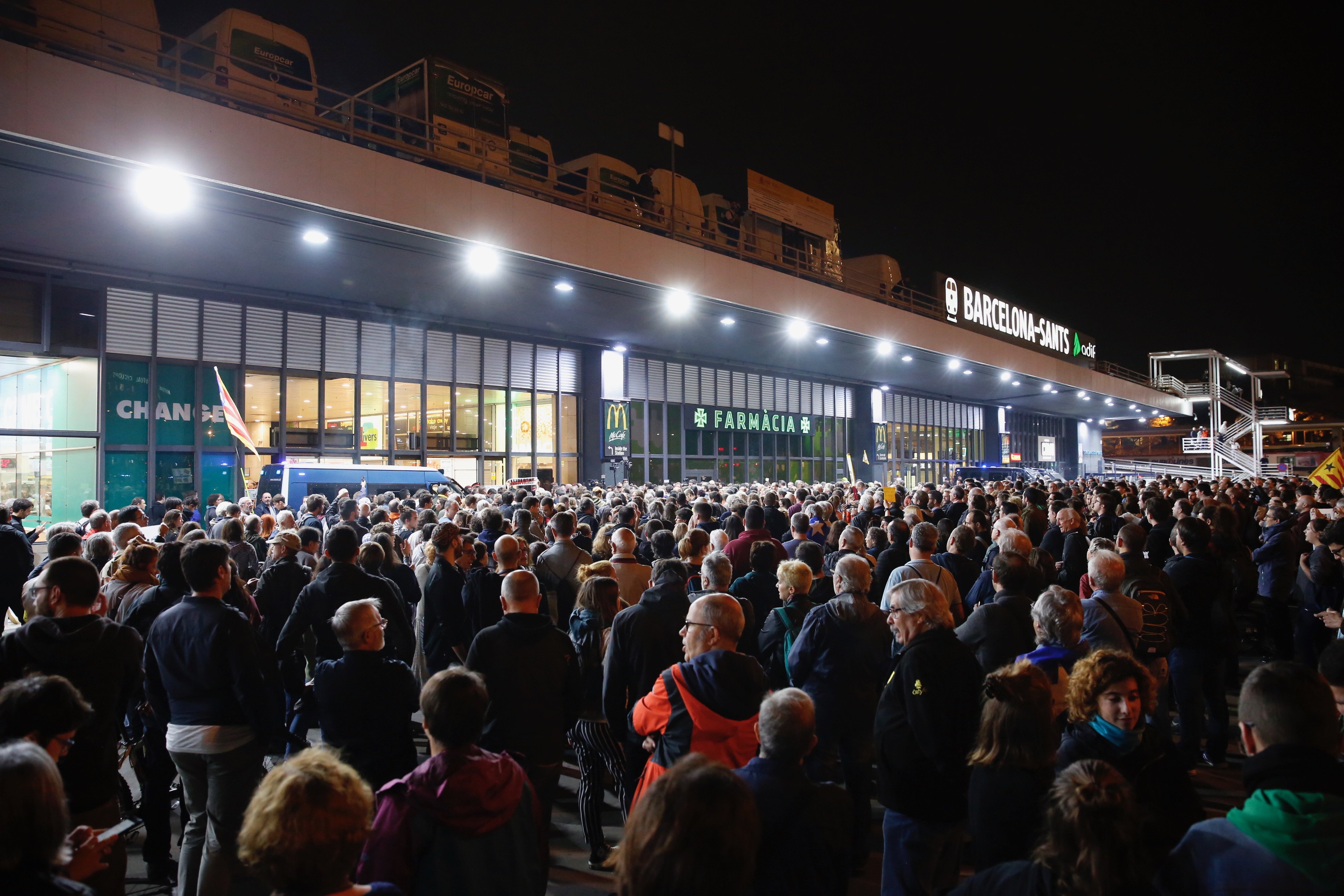 Nueva acción contra la sentencia: los CDR bloquean los accesos a la estación de Sants