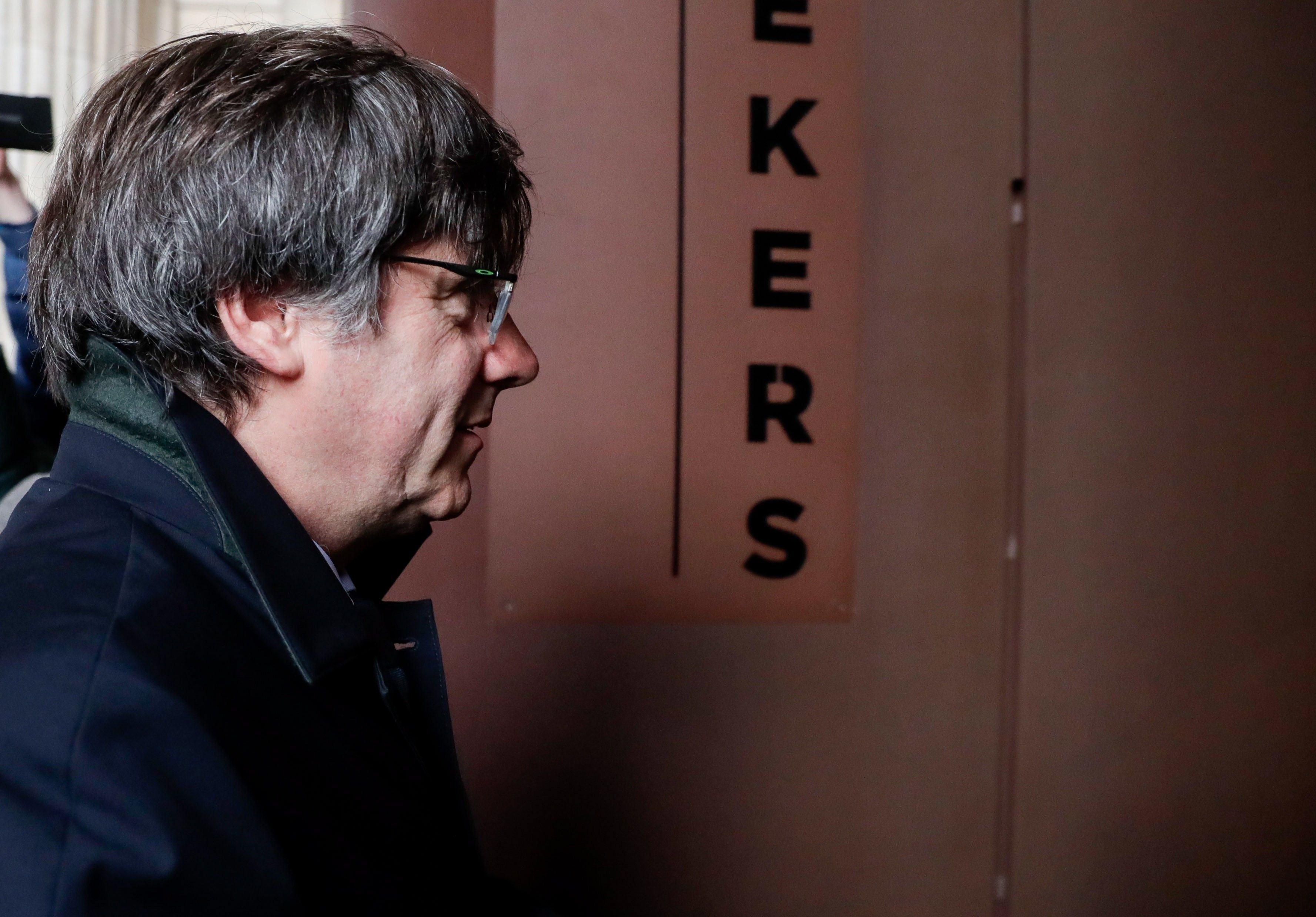 Belgian judge adjourns Puigdemont's extradition hearing until 16th December