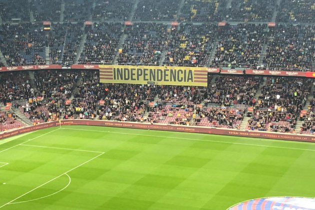 Pancarta Independència Camp Nou Barça Valladolid Pau Cusí