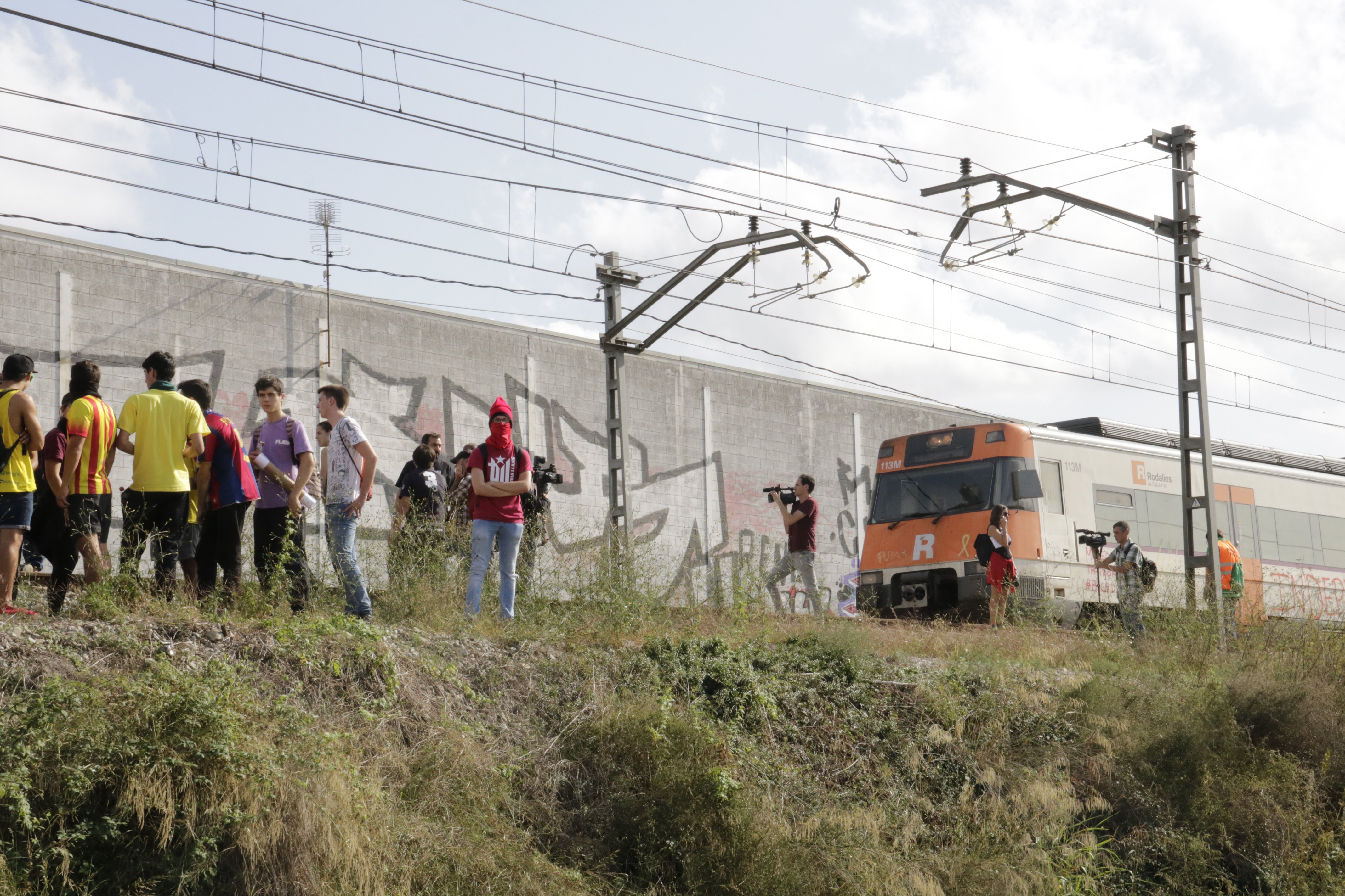 Adif denuncia al TSJC els actes vandàlics en vies de tren a Catalunya