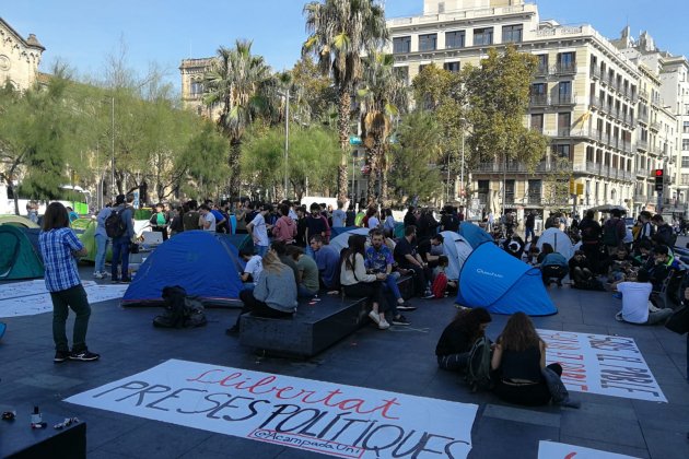 acampada plaça universitat el nacional anna solé sans