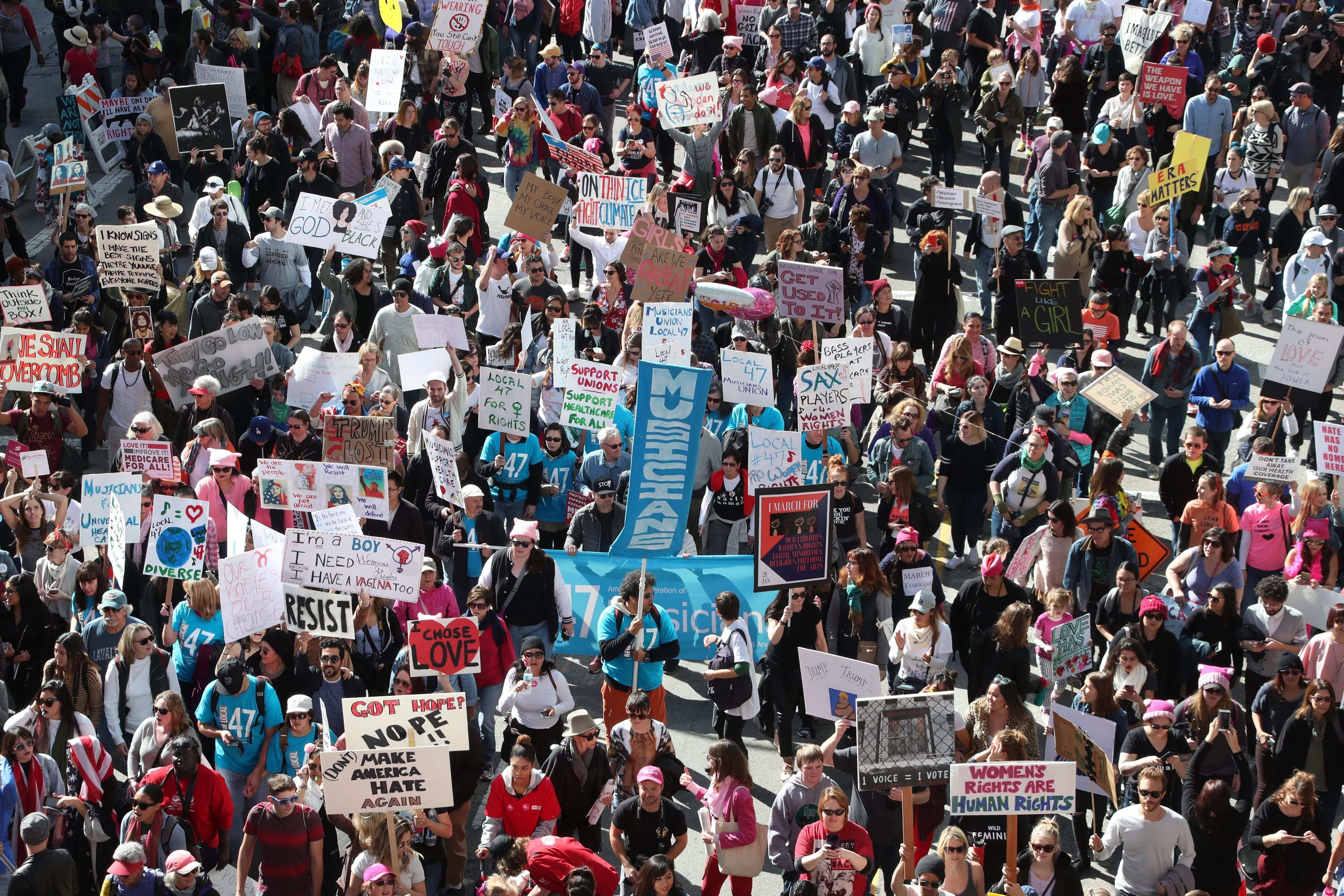 Més de mig milió de dones prenen Washington contra Trump