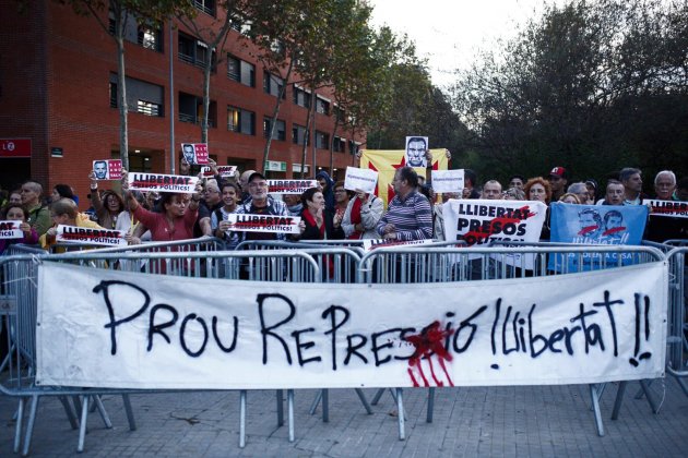 ELNACIONAL - Manifestacio CDR acte Pedro Sanchez Viladecans- Mireia Comas