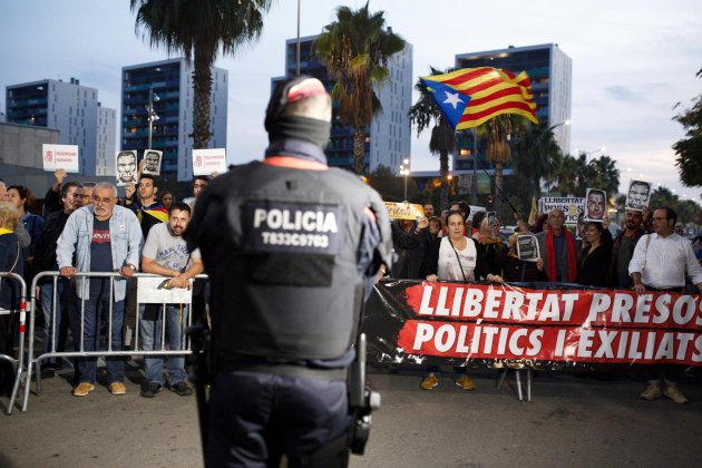 ELNACIONAL manifestacio CDR Viladecans acte Pedro Sánchez - Mireia Comas