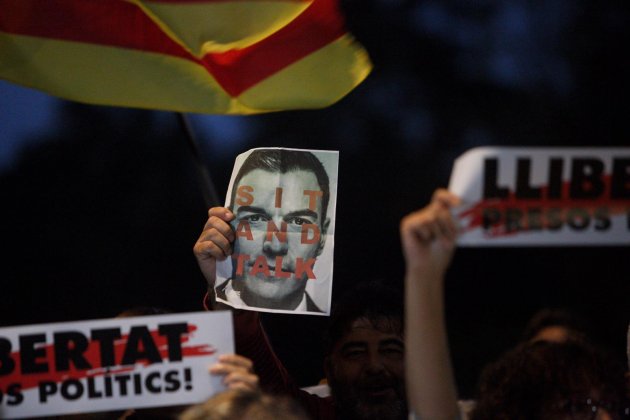 ELNACIONAL manifestacio CDR Viladecans acte Pedro Sanchez - Mireia Comas