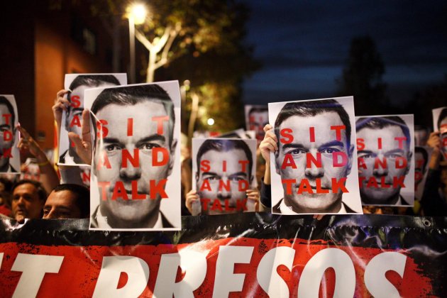 ELNACIONAL Manifestacio CDR viladecans acte Pedro Sanchez - Mireia Comas