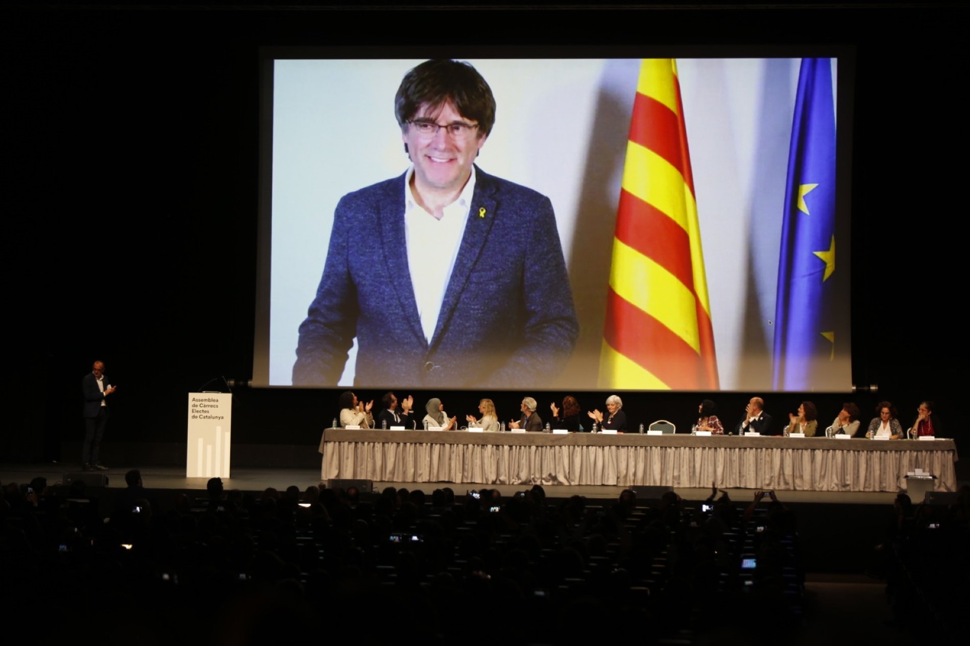 Puigdemont avisa a la Moncloa y la Zarzuela de que el independentismo retoma camino a la República