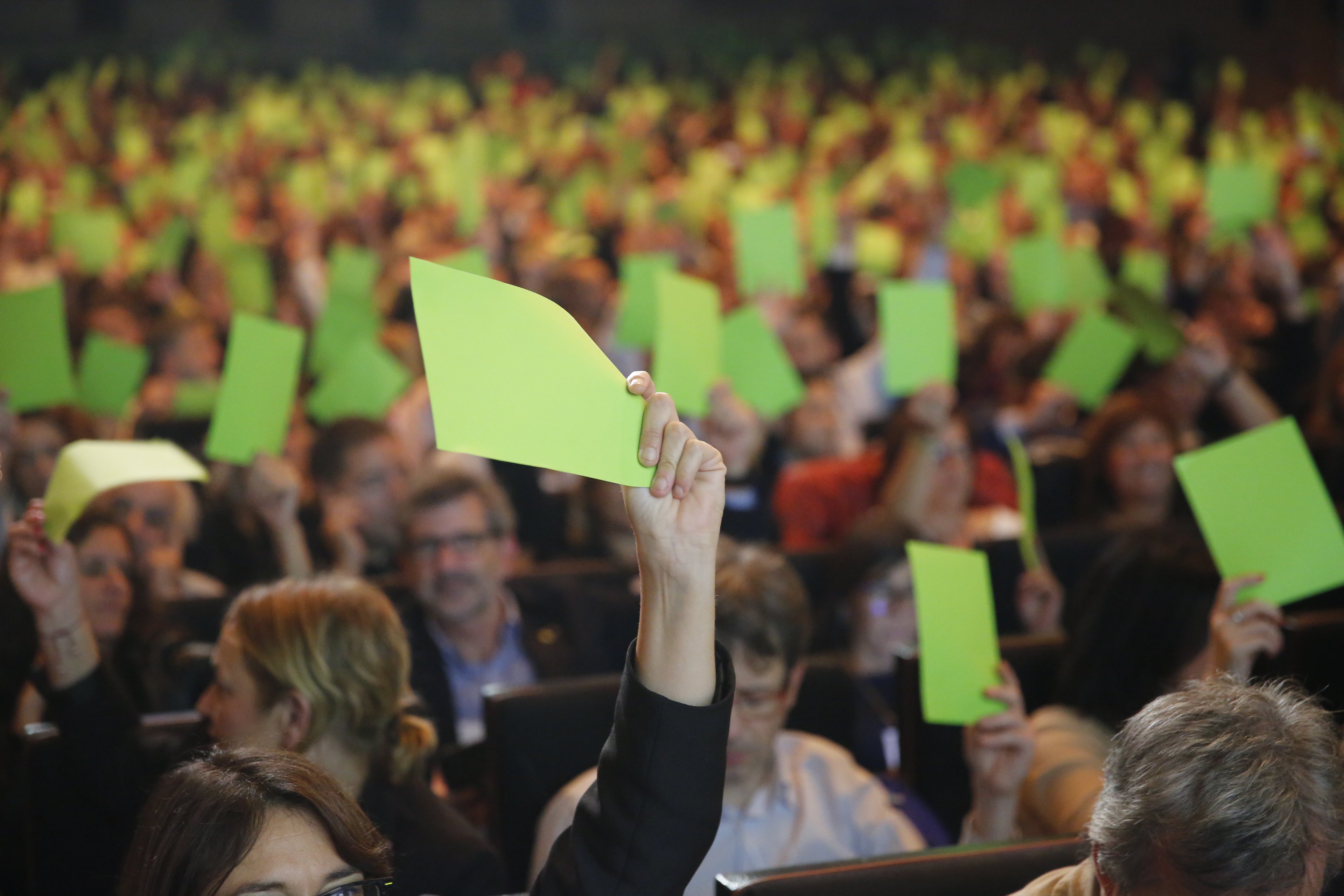 La Assemblea d'Electes se constituye intentando conjurar las diferencias dentro del independentismo