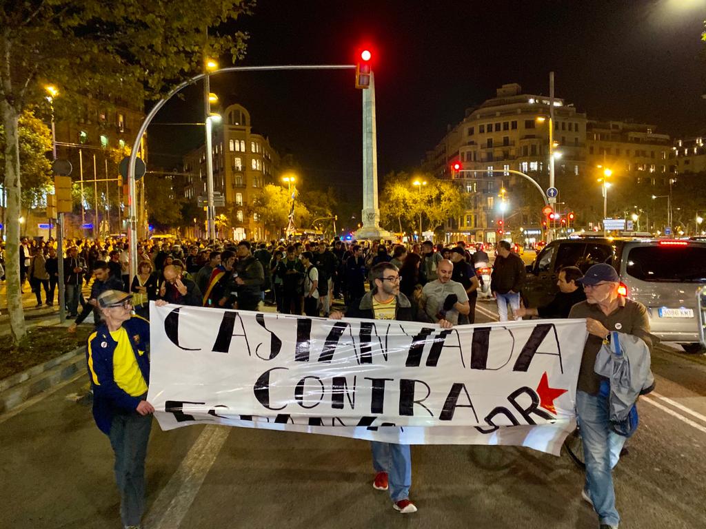 "Castanyada contra España" de los CDR en las sedes de Cs y PP