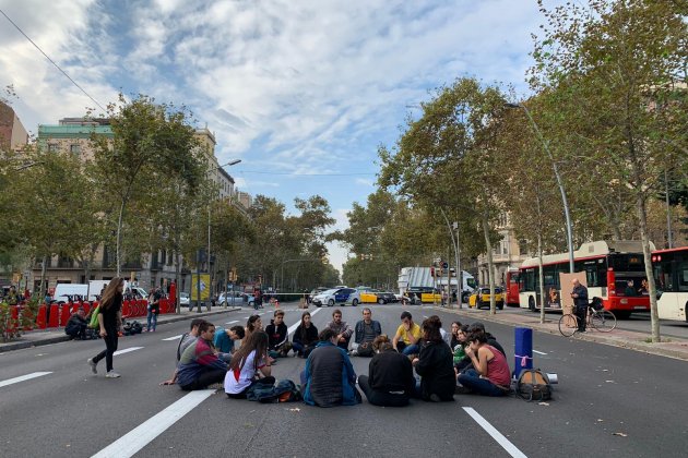 joves acampats plaça Universitat Marta Lasalas