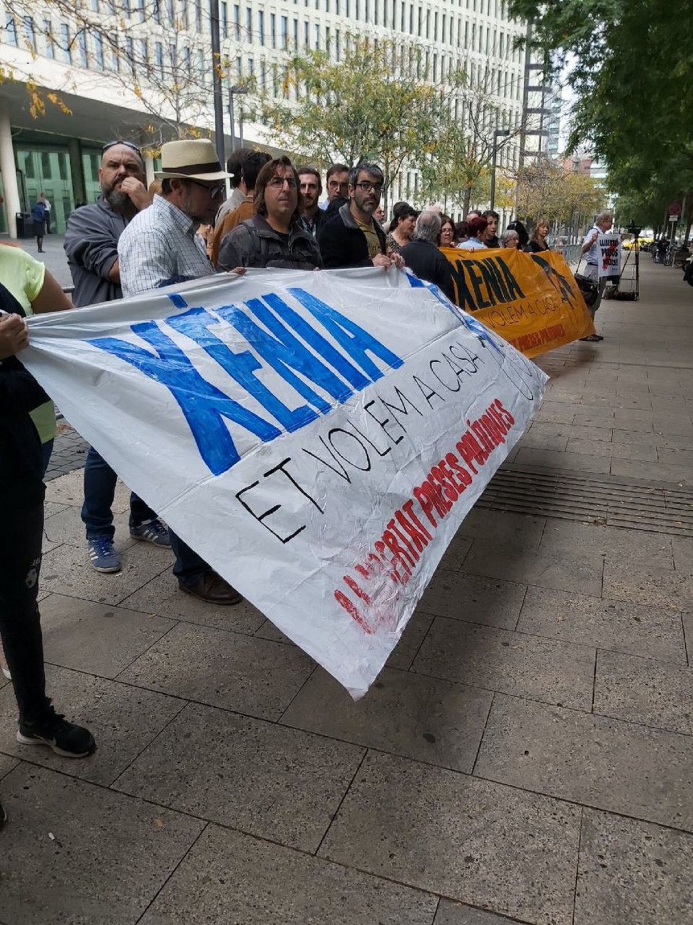 Libertad con cargos para Xènia, una de las jóvenes encarceladas por las protestas