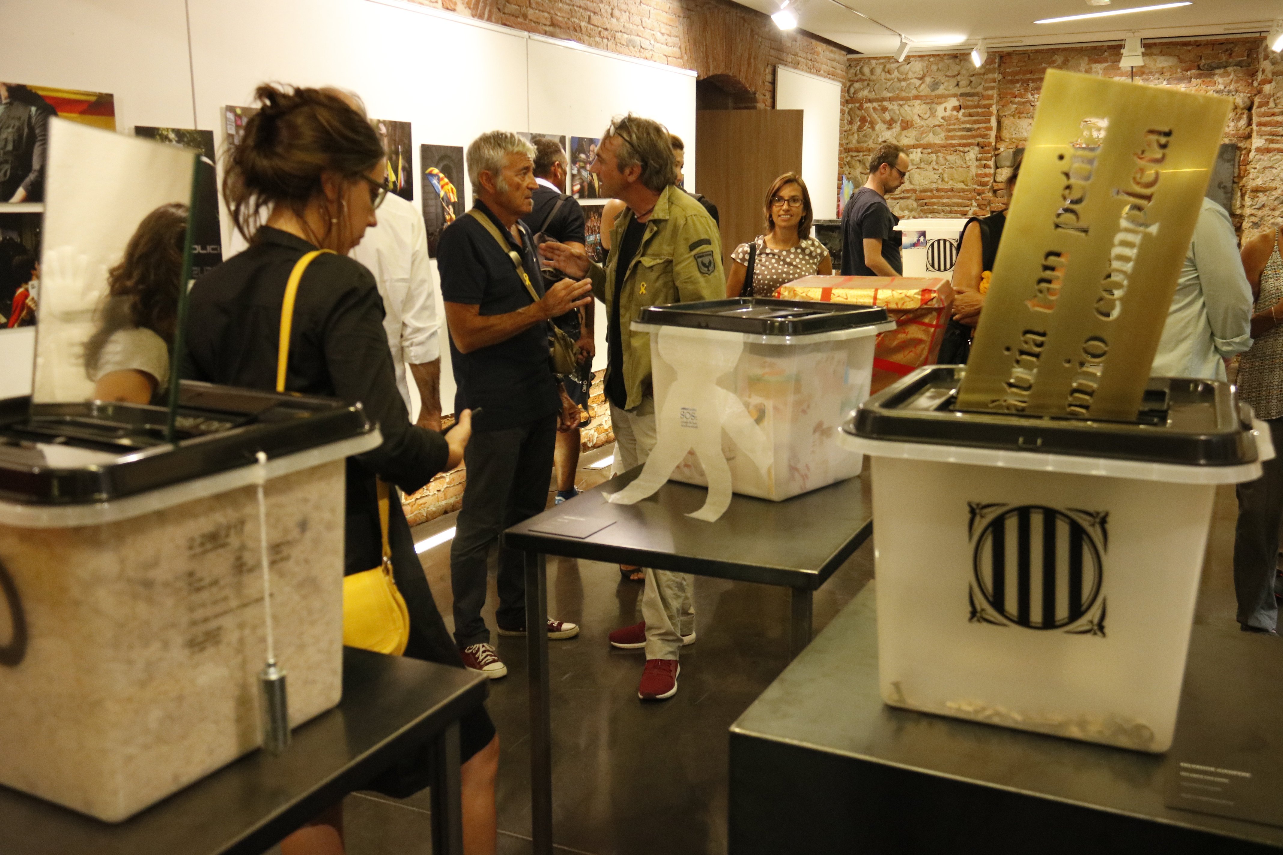 La Junta Electoral fa tancar la mostra ’55 urnes per la llibertat’ a Tortosa