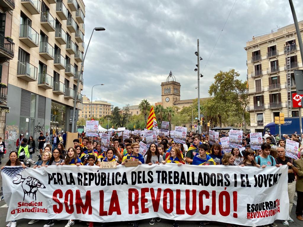 Los estudiantes salen a la calle contra la sentencia