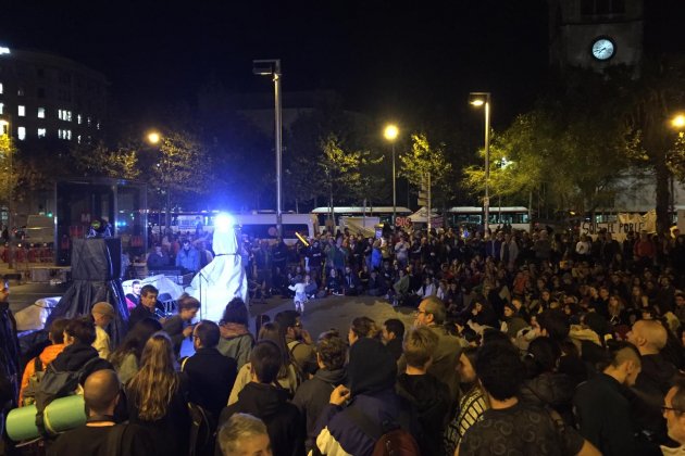 assemblea acampada plaça universitat - guillem maneja