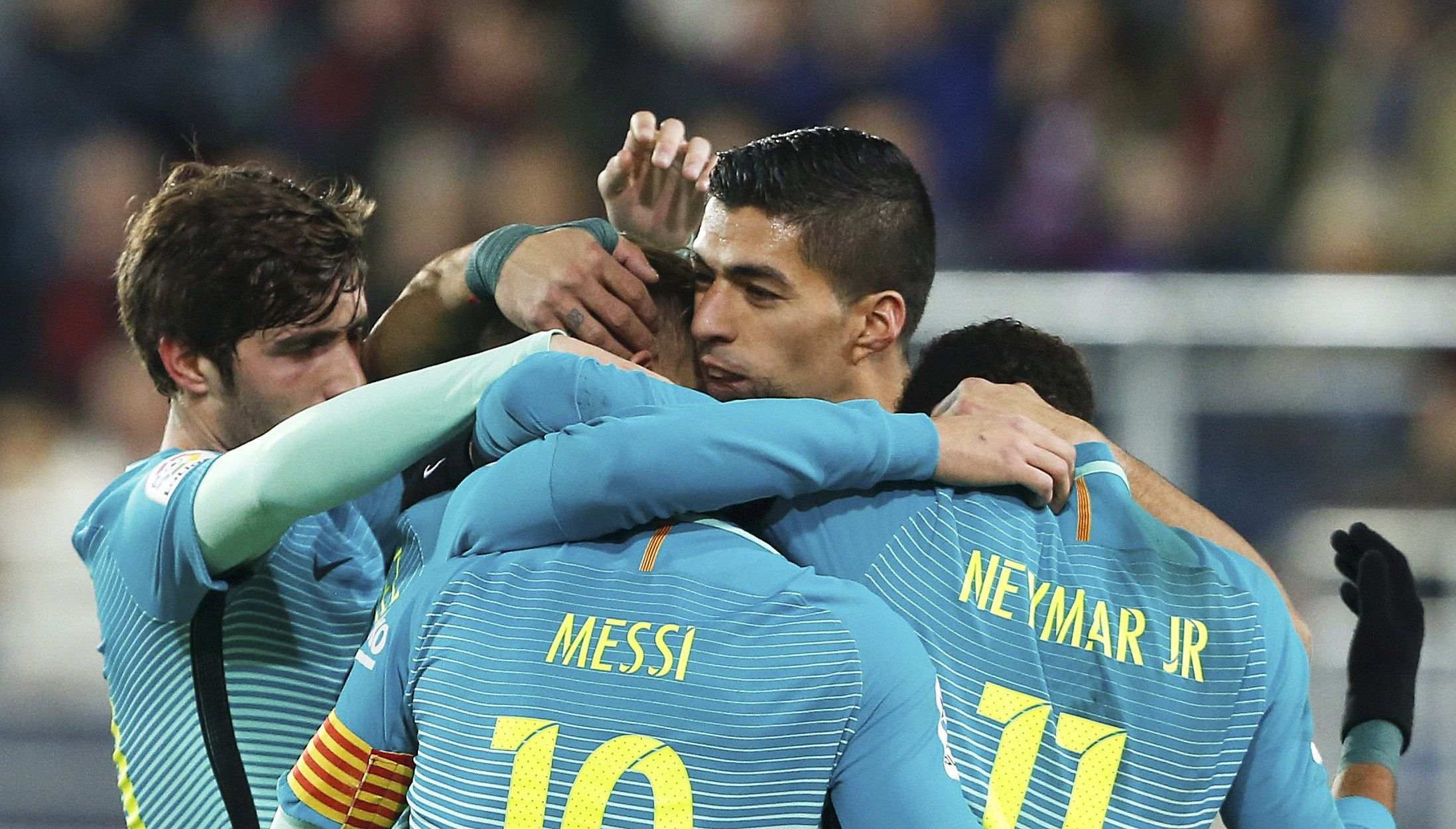 El Barça fa la feina a Ipurúa