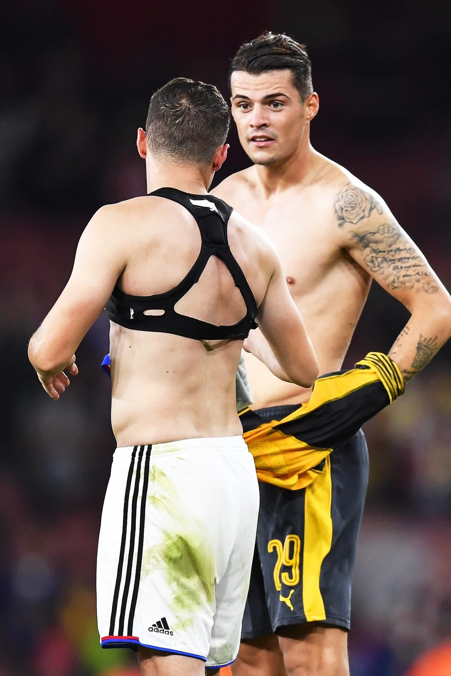 Aficionados del Arsenal insultan a uno de sus jugadores: "Deseamos que tu hija tenga cáncer"