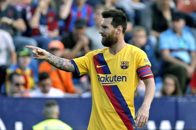Leo Messi Llevant Barca EFE