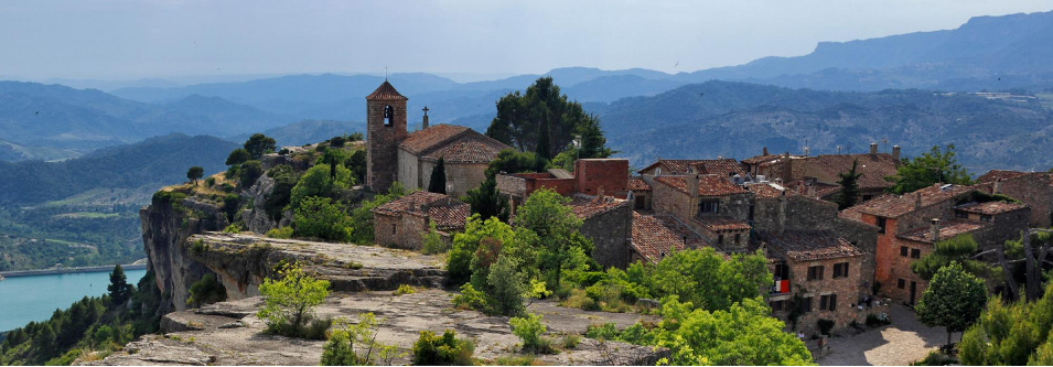 Siurana.  A unos quinientos metros del pueblo, en un chalet aislado, vivía y murió Buyse.  Fuente Turismo de Siurana