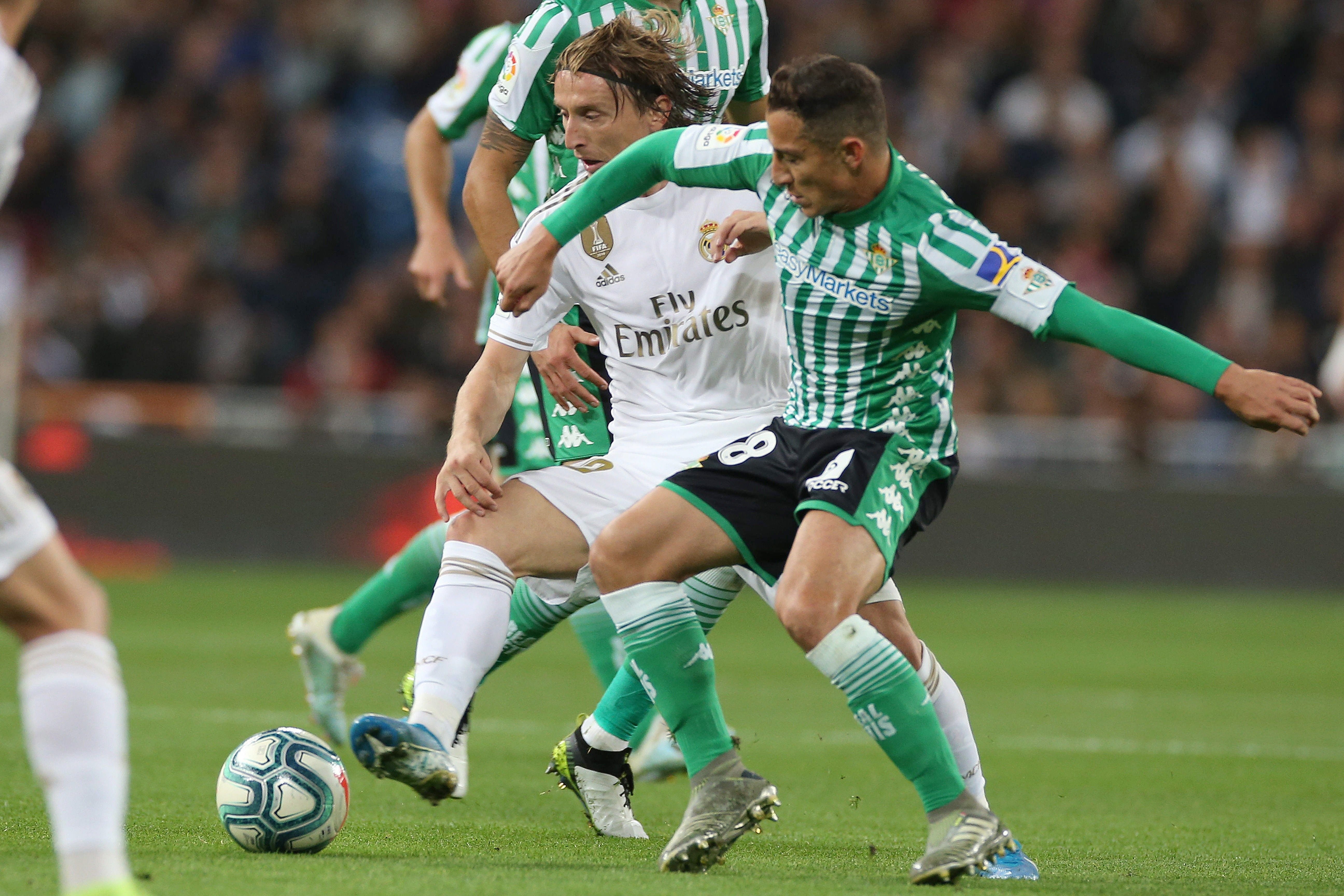 El Madrid empata contra el Betis i el Barça segueix líder
