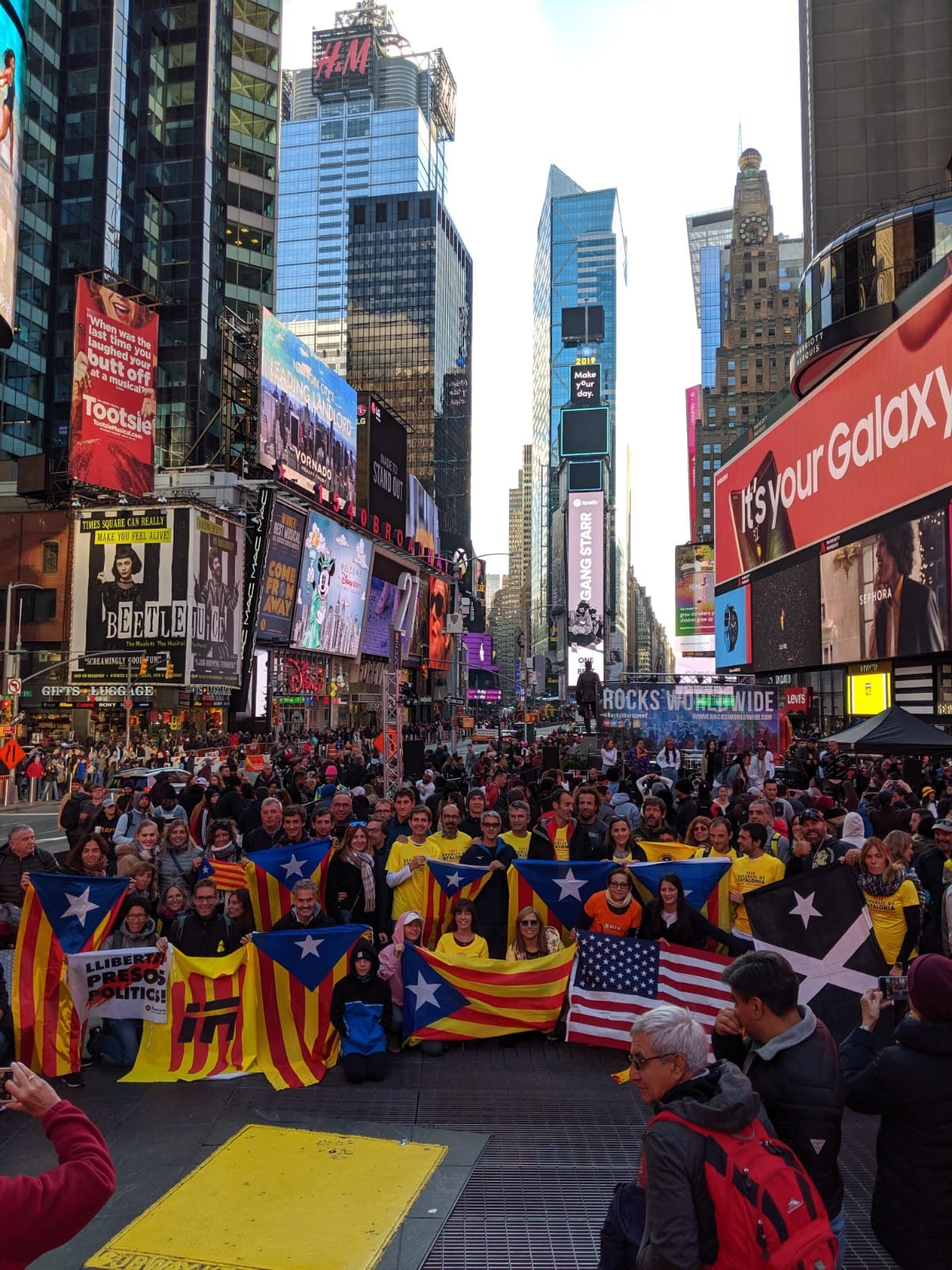 FOTO|Times Square se viste de esteladas