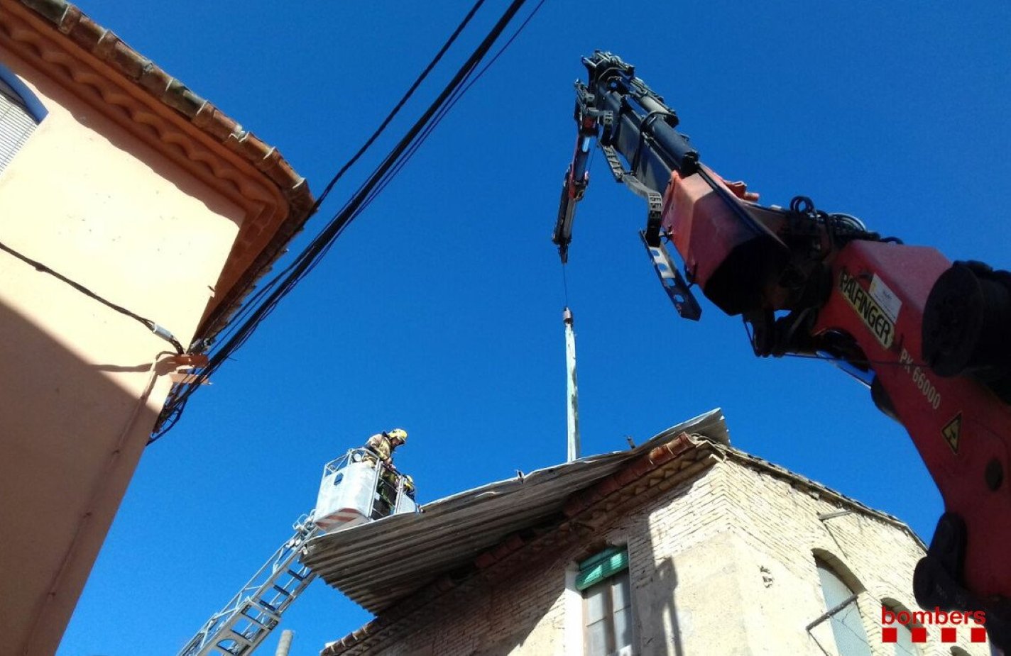 El vent provoca  nombroses sortides dels bombers