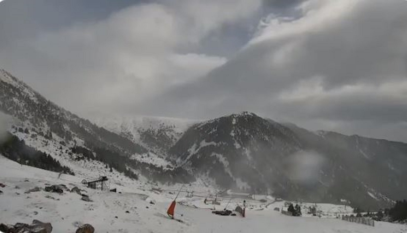 Primera nevada de la temporada al Pirineu